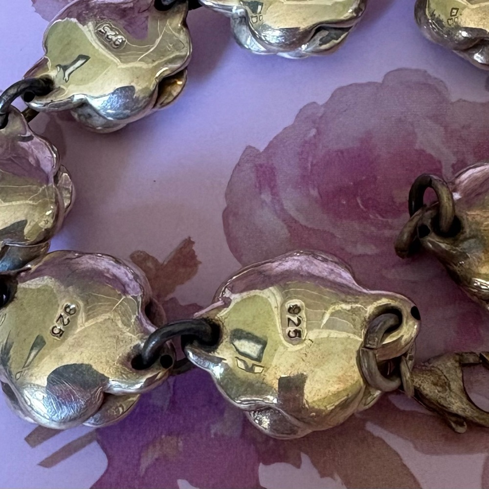 Elegant Silver Floral Bracelet - Picture 2 of 4